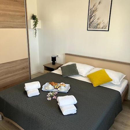 Apartman Ana Apartment Crno Luaran gambar