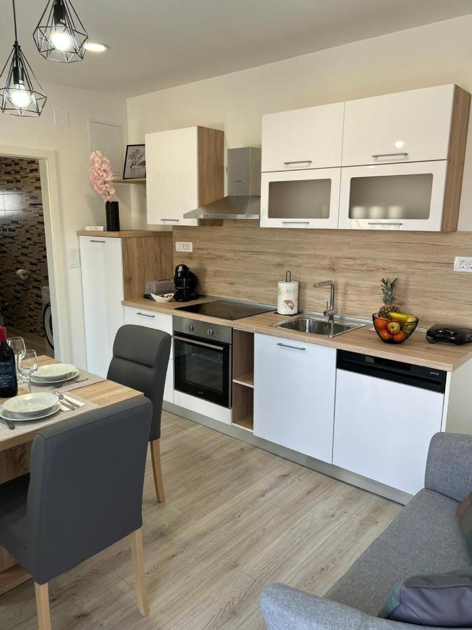 Apartman Ana Apartment Crno Luaran gambar