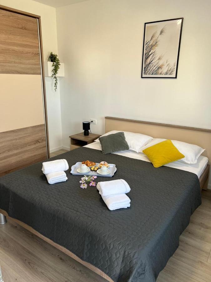 Apartman Ana Apartment Crno Luaran gambar