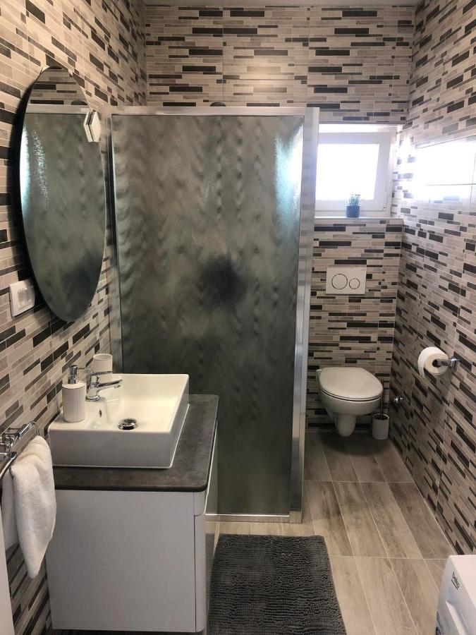 Apartman Ana Apartment Crno Luaran gambar