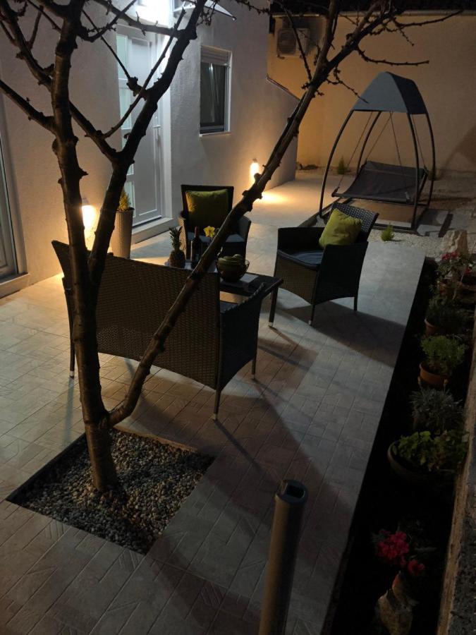 Apartman Ana Apartment Crno Luaran gambar