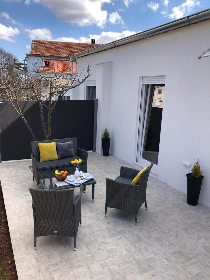 Apartman Ana Apartment Crno Luaran gambar