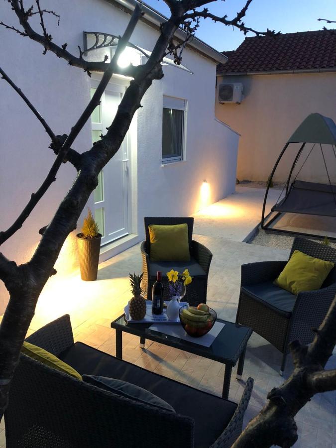 Apartman Ana Apartment Crno Luaran gambar