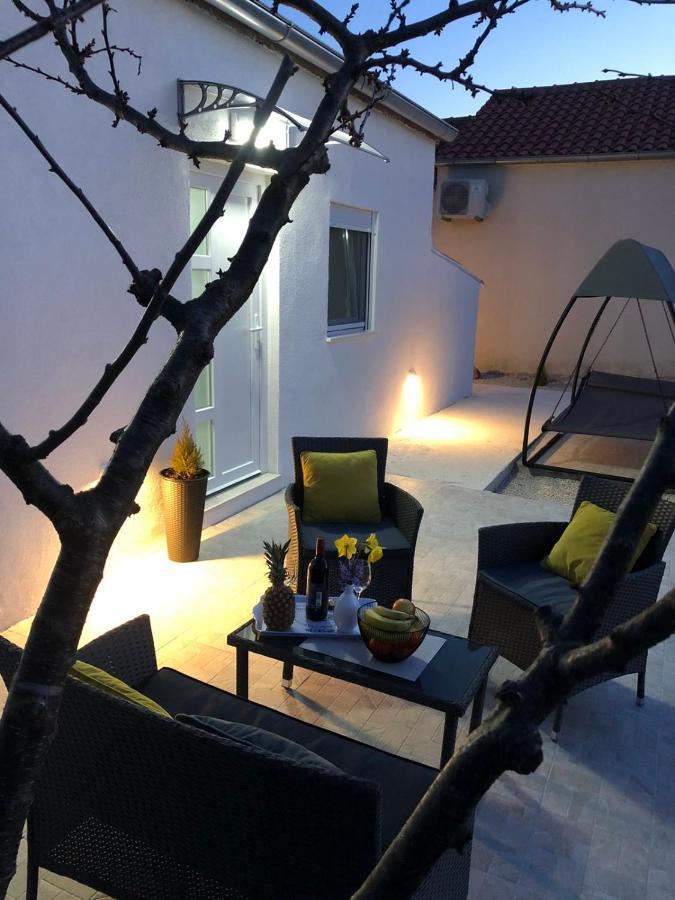 Apartman Ana Apartment Crno Luaran gambar