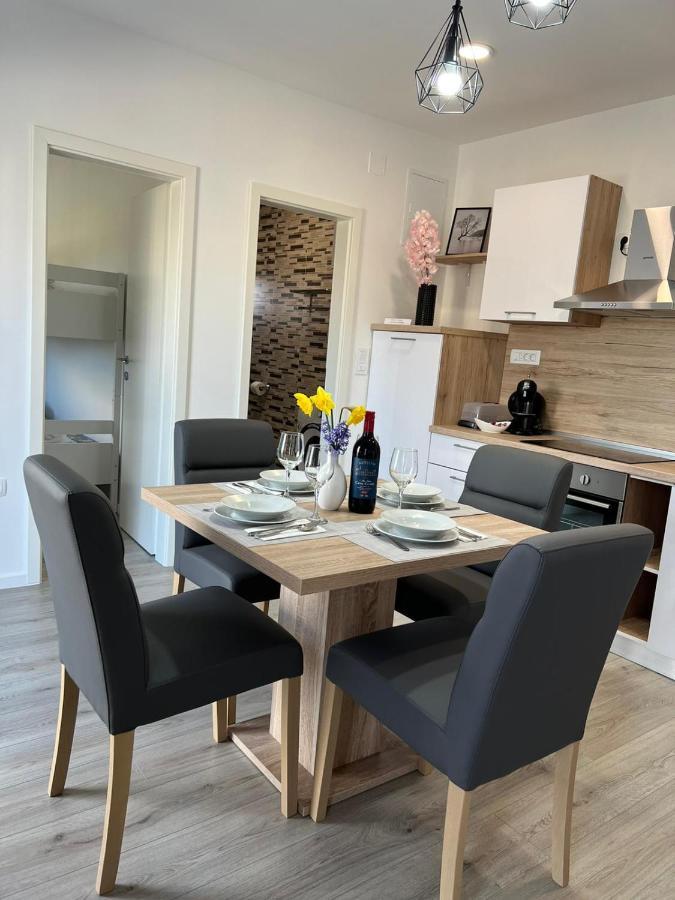 Apartman Ana Apartment Crno Luaran gambar