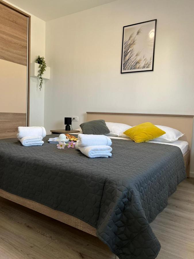 Apartman Ana Apartment Crno Luaran gambar