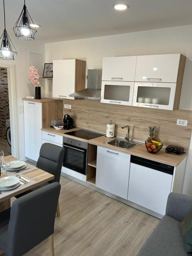 Apartman Ana Apartment Crno Luaran gambar