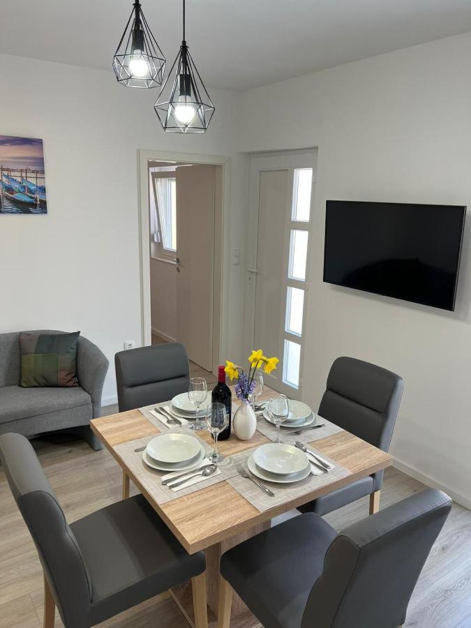 Apartman Ana Apartment Crno Luaran gambar