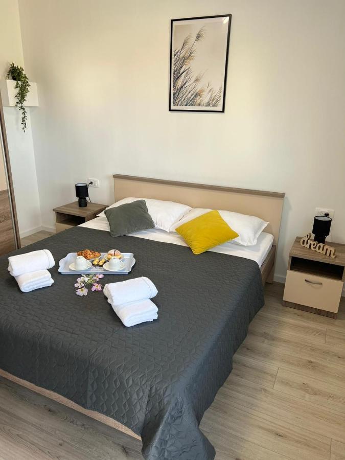 Apartman Ana Apartment Crno Luaran gambar