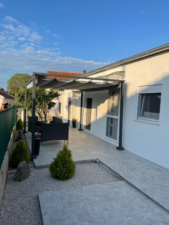 Apartman Ana Apartment Crno Luaran gambar